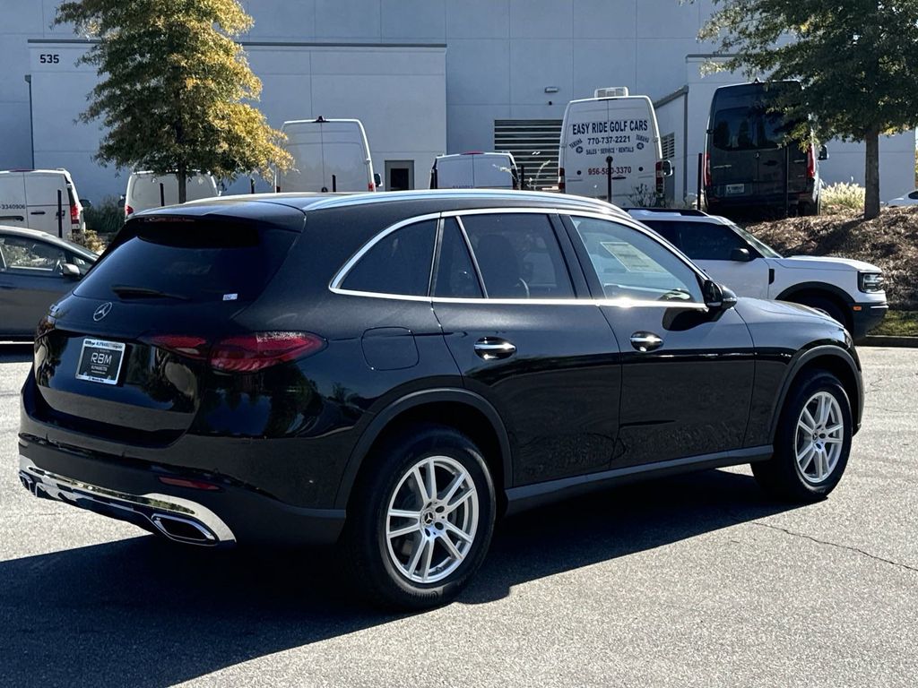 2025 Mercedes-Benz GLC GLC 300 8