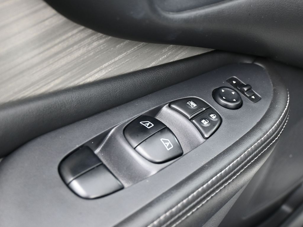 Used 2018 Pearl White Nissan S image 25