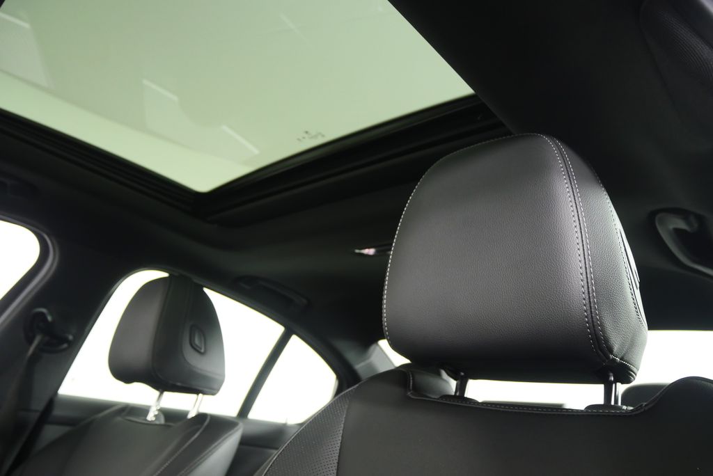 2024 BMW 3 Series 330i 11