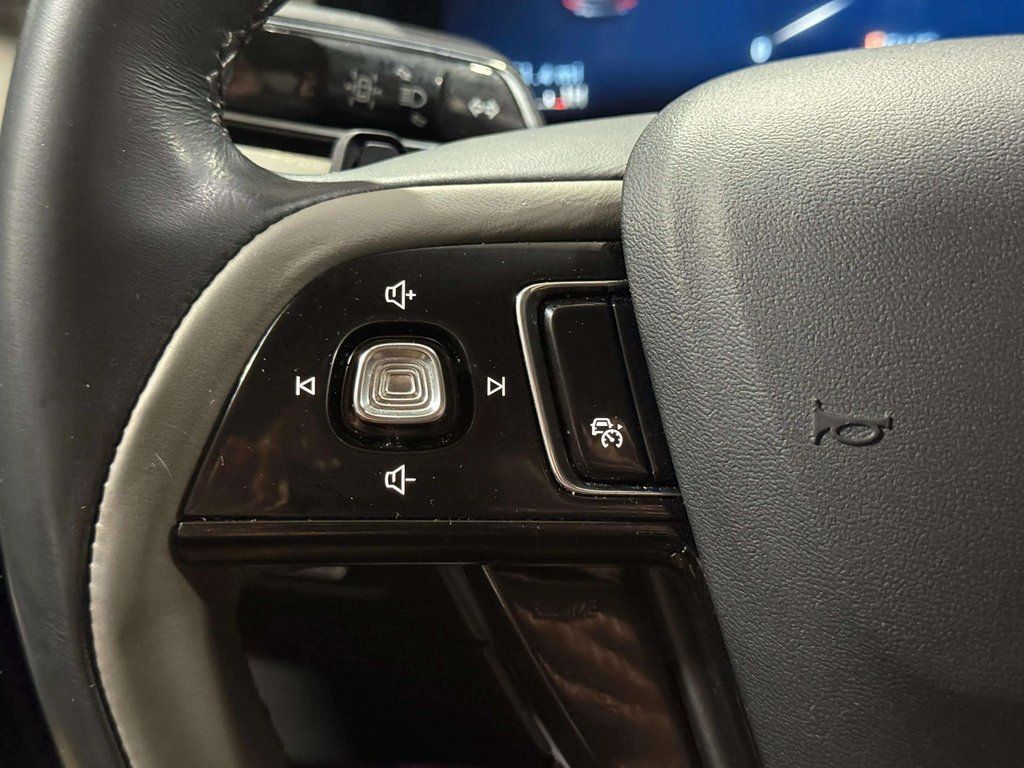 Certified Used 2023 Pristine White Metallic Tri-Coat Lincoln Reserve image 11