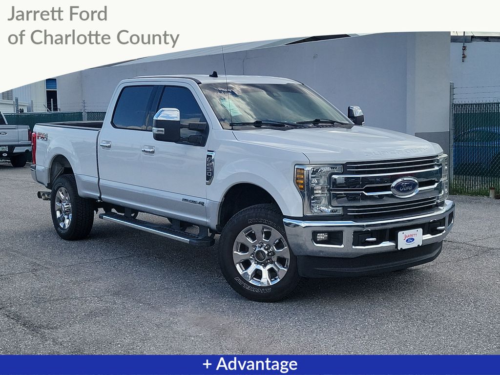 Oxford White 2019 Ford F-250 Super Duty Lariat Crew Cab 4WD Pickup Truck Four-Wheel Drive 6-Speed Automatic