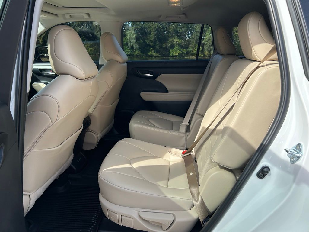 Thumbnail: 2025 Toyota Highlander - 14