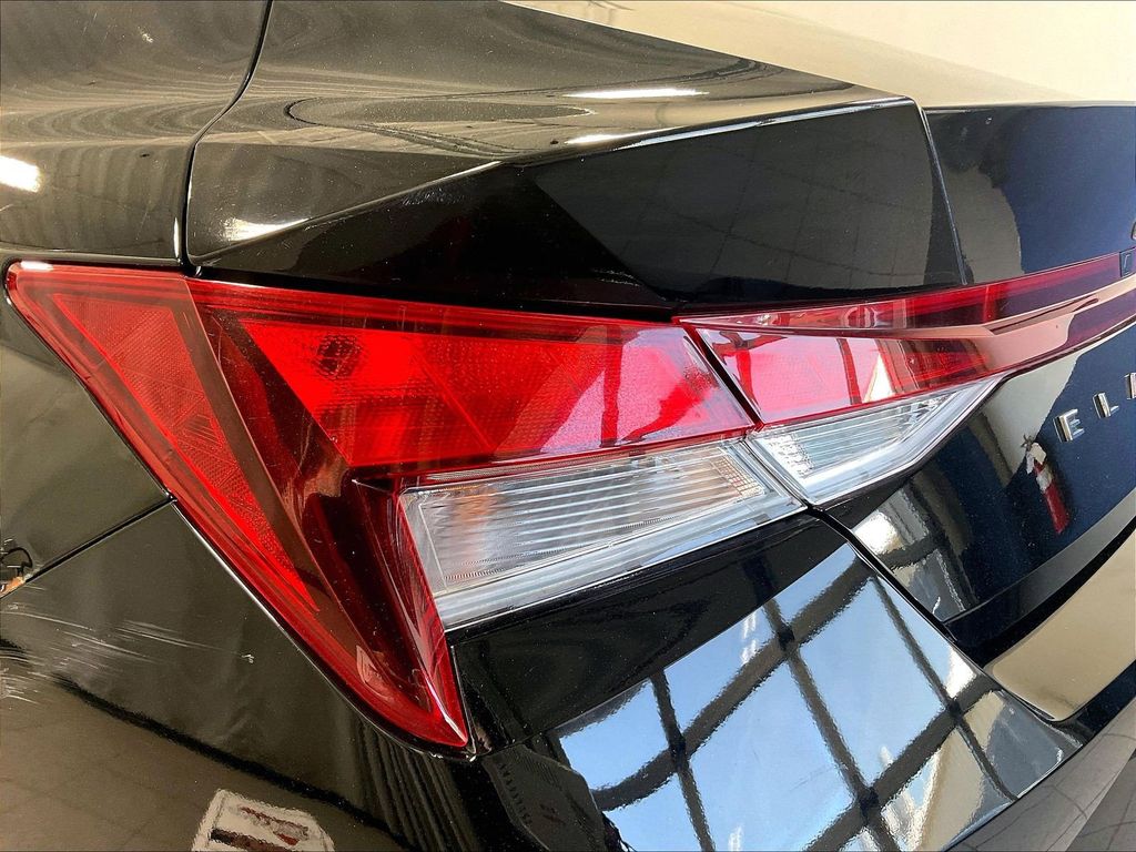 2023 Hyundai Elantra — photo 33