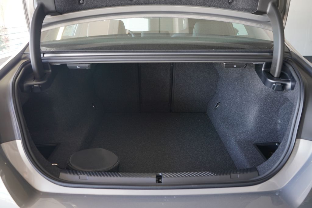 Thumbnail: 2026 BMW 5 Series - 21