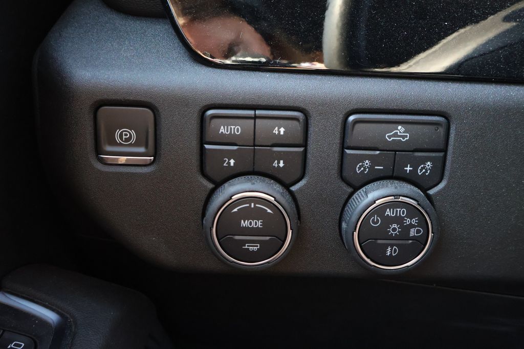 Thumbnail: 2024 Chevrolet Silverado 1500 - 18