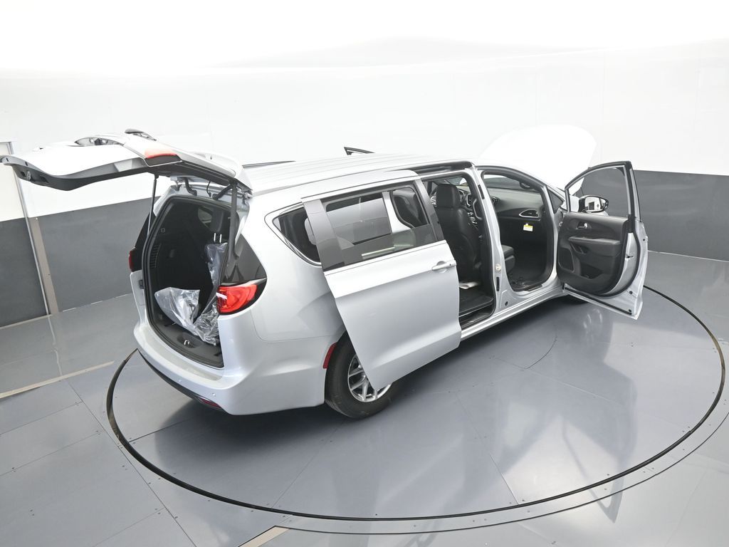 New 2026 Silver Mist Clearcoat Chrysler LX image 65