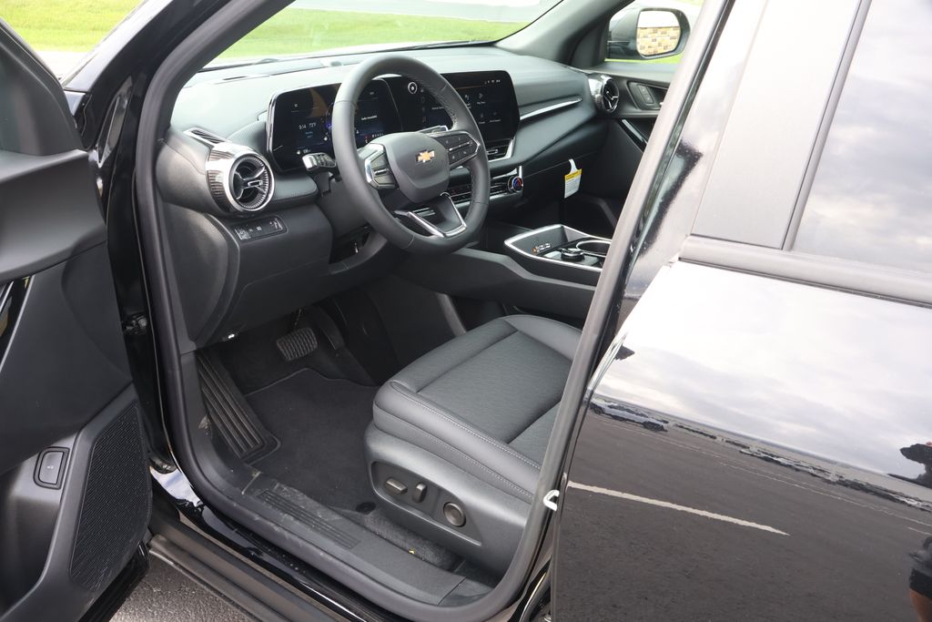 Thumbnail: 2026 Chevrolet Equinox - 13