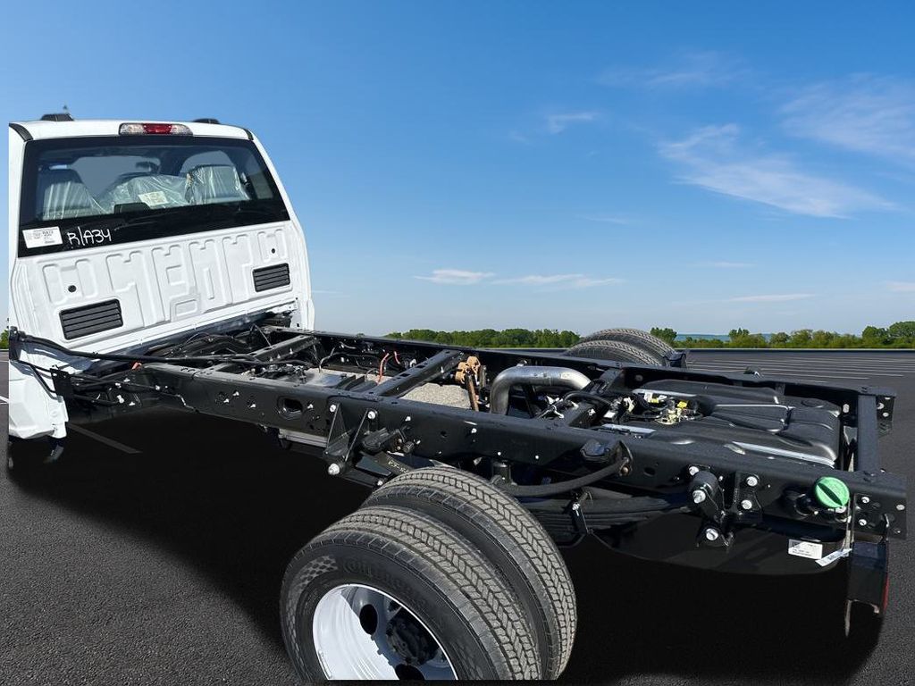 New 2025 Ford Super Duty F-550 Chassis Regular Cab (DRW) 169" Wheelbase XL