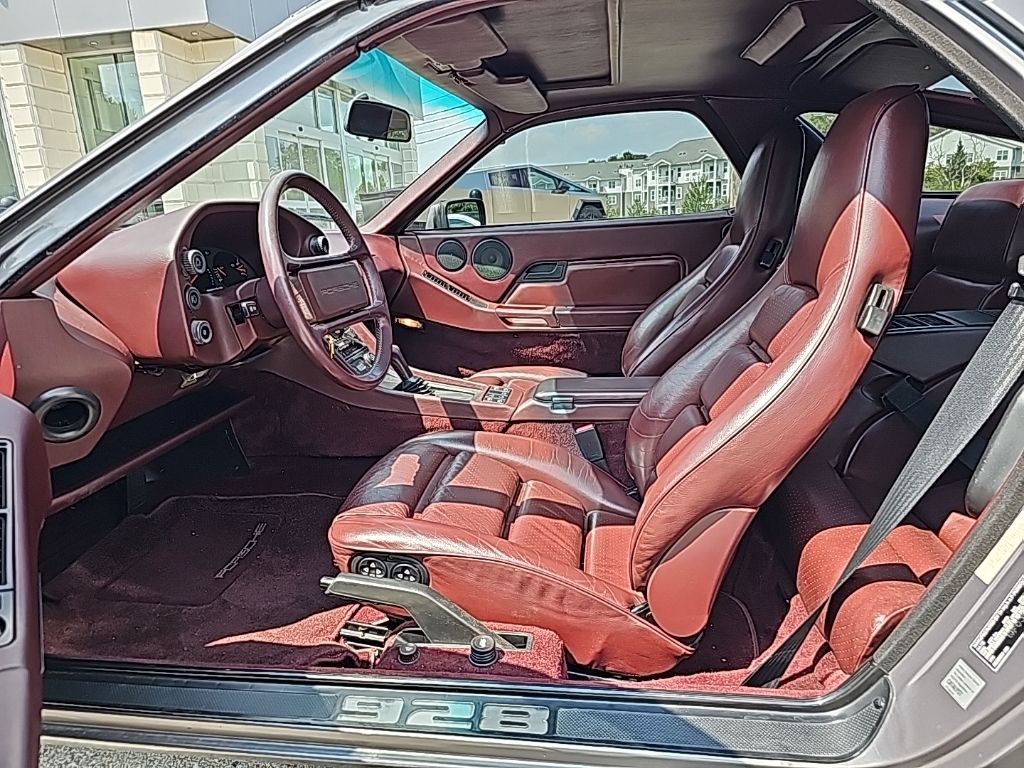 1986 Porsche 928 S 18