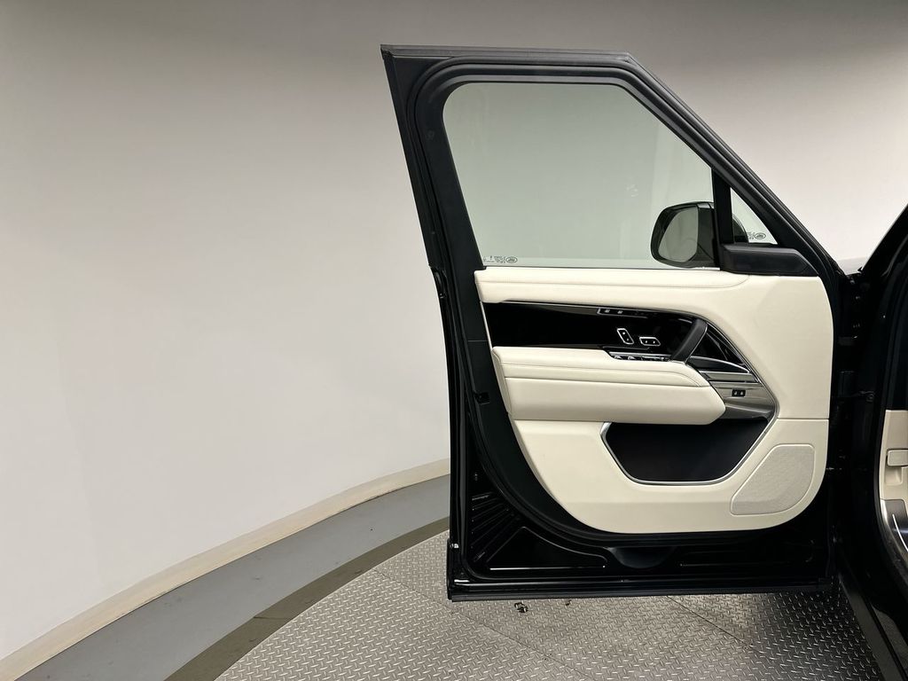 Thumbnail: 2026 Land Rover Range Rover - 9