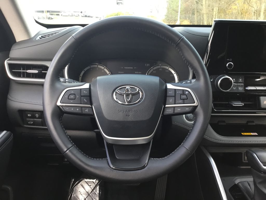 Thumbnail: 2024 Toyota Highlander - 21
