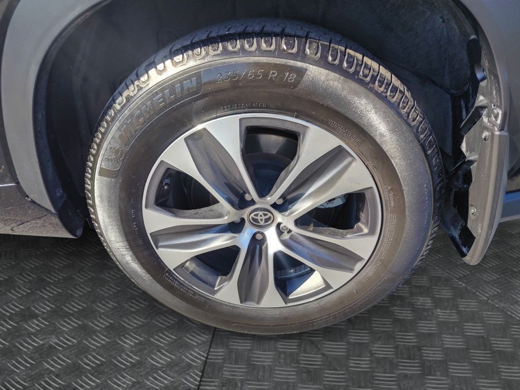 Used Car 2023 Toyota Highlander  Xle For Sale Under $35,000 In Austin, Texas