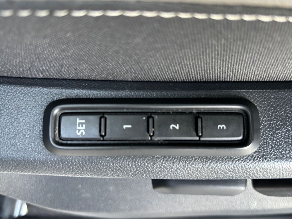 Thumbnail: 2021 Volkswagen Atlas - 28