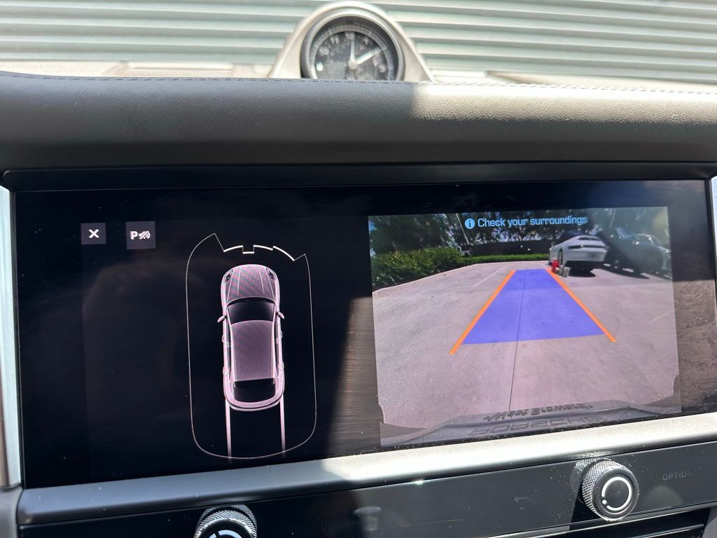 2022 Porsche Macan  25