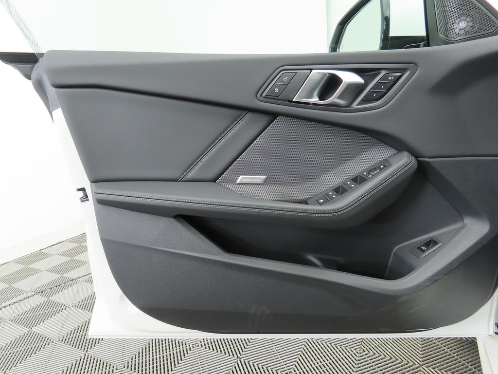 Thumbnail: 2025 BMW 2 Series - 25