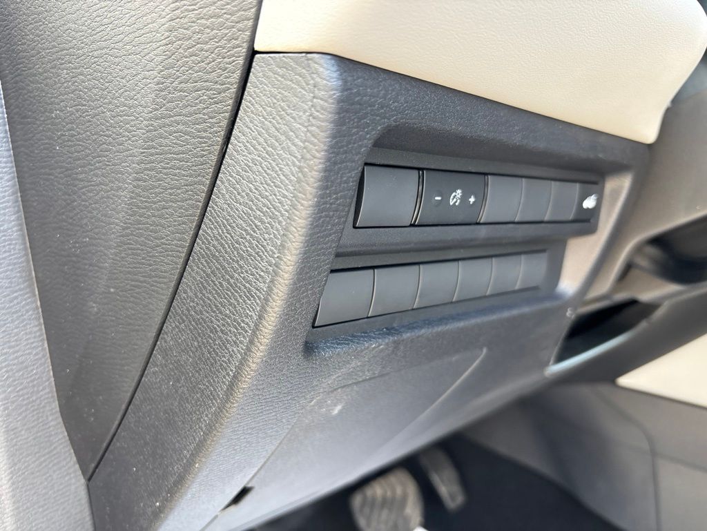 Certified Used 2024 Silver Mitsubishi SEL image 15