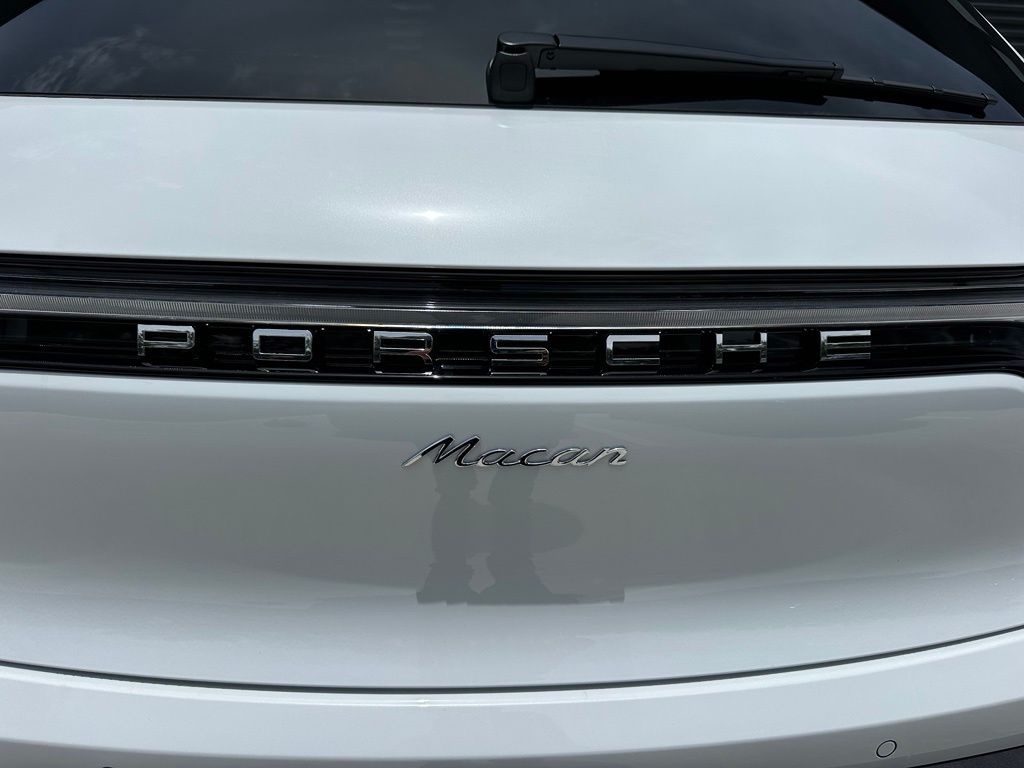 Thumbnail: 2026 Porsche Macan - 14