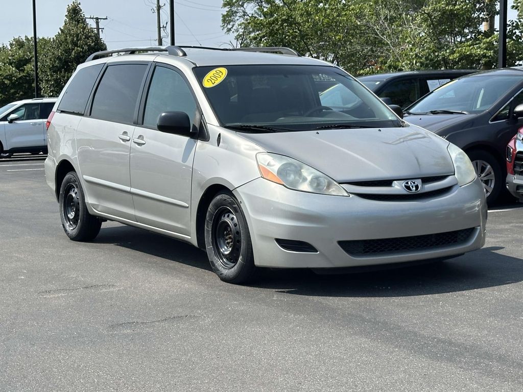 2009 Toyota Sienna CE 7-Passenger