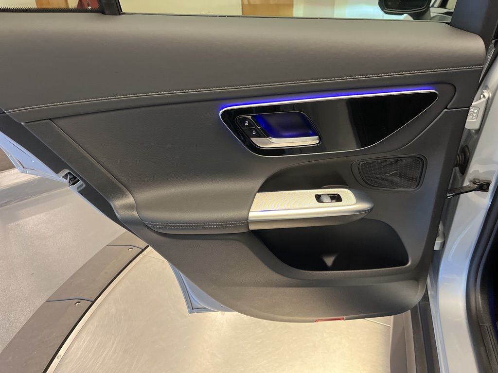 Thumbnail: 2025 Mercedes-Benz GLC - 22