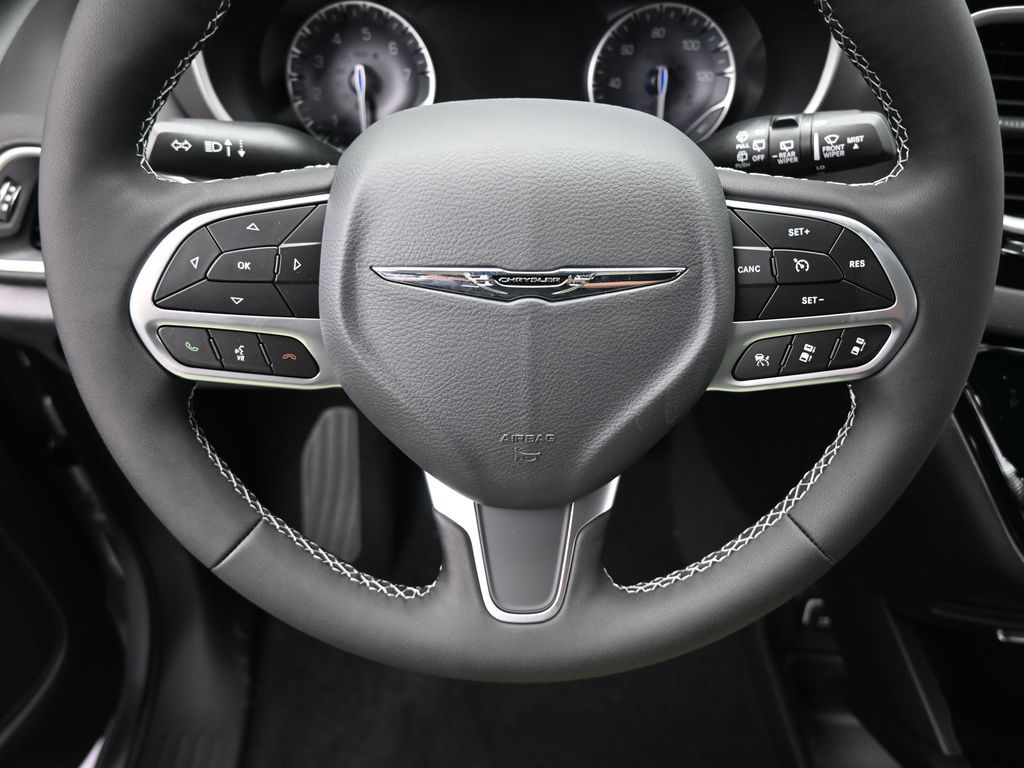 New 2026 Silver Mist Clearcoat Chrysler LX image 23