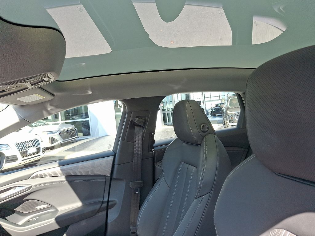 Thumbnail: 2025 Audi e-tron S - 14