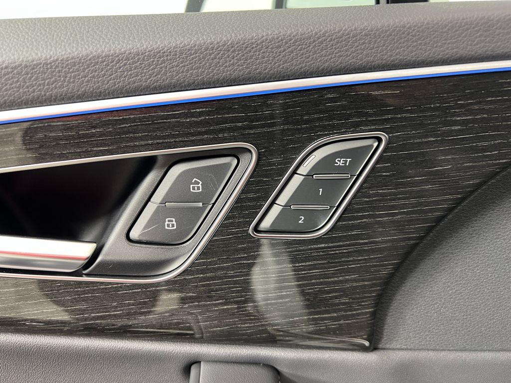 Thumbnail: 2025 Audi Q7 - 30