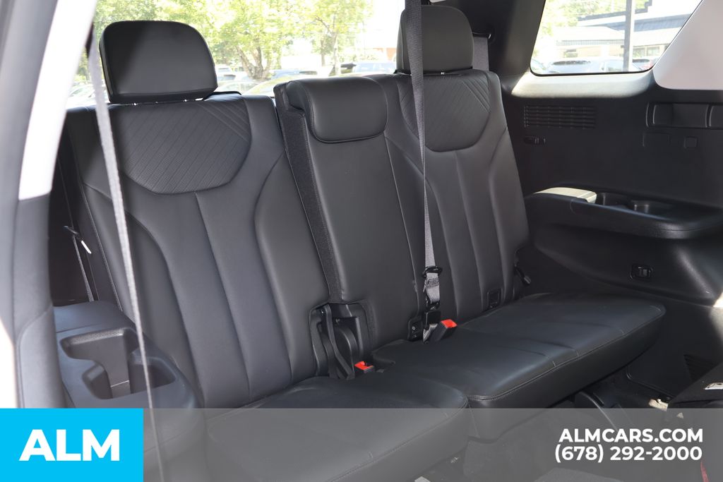 Used 2025 White Hyundai SEL image 26
