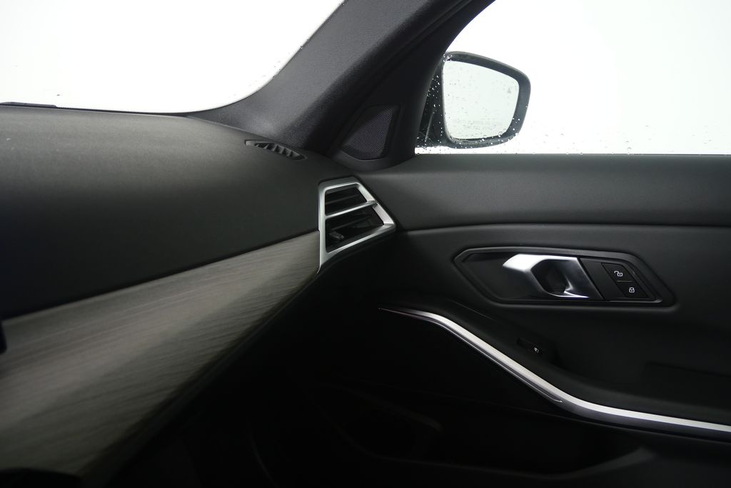 Thumbnail: 2025 BMW 3 Series - 30