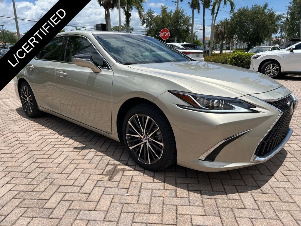2025 Lexus ES 300h 300h's photo