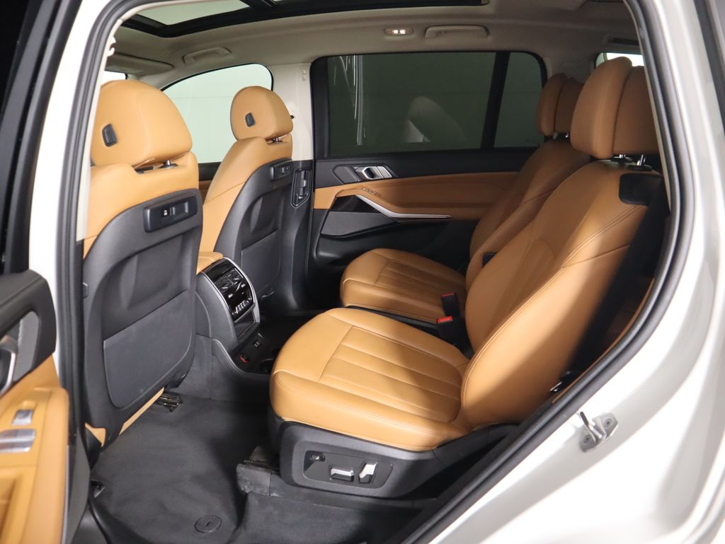 Thumbnail: 2021 BMW X7 - 22