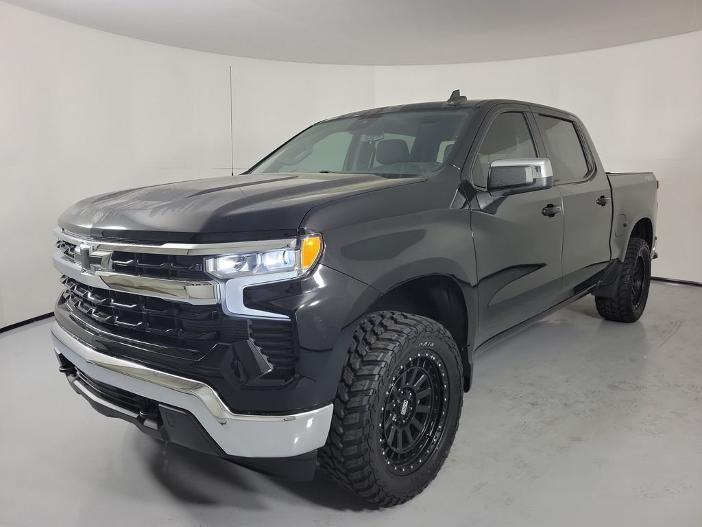 2022 Chevrolet Silverado 1500 LT - 2