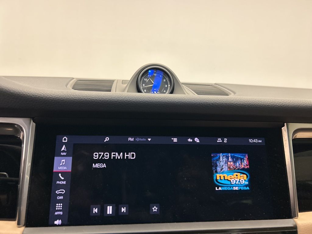 Thumbnail: 2025 Porsche Macan - 17