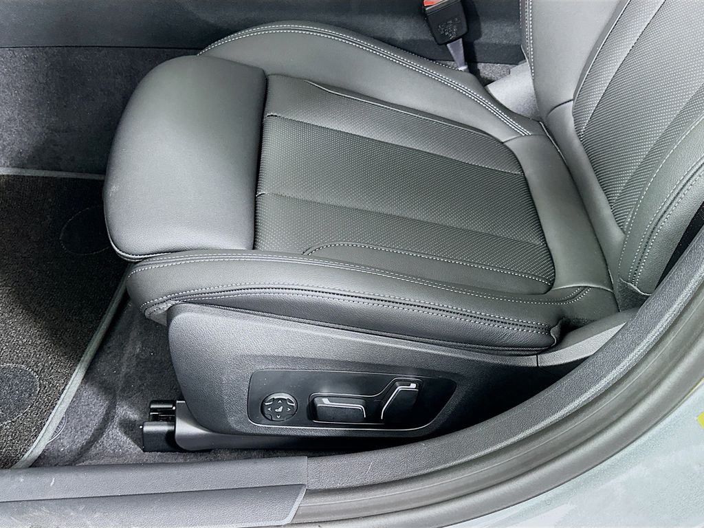 Thumbnail: 2026 BMW i4 - 21