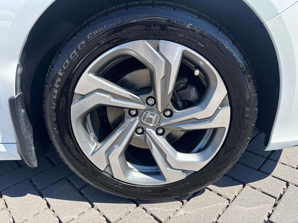 Used 2018 White Honda EX-L image 9