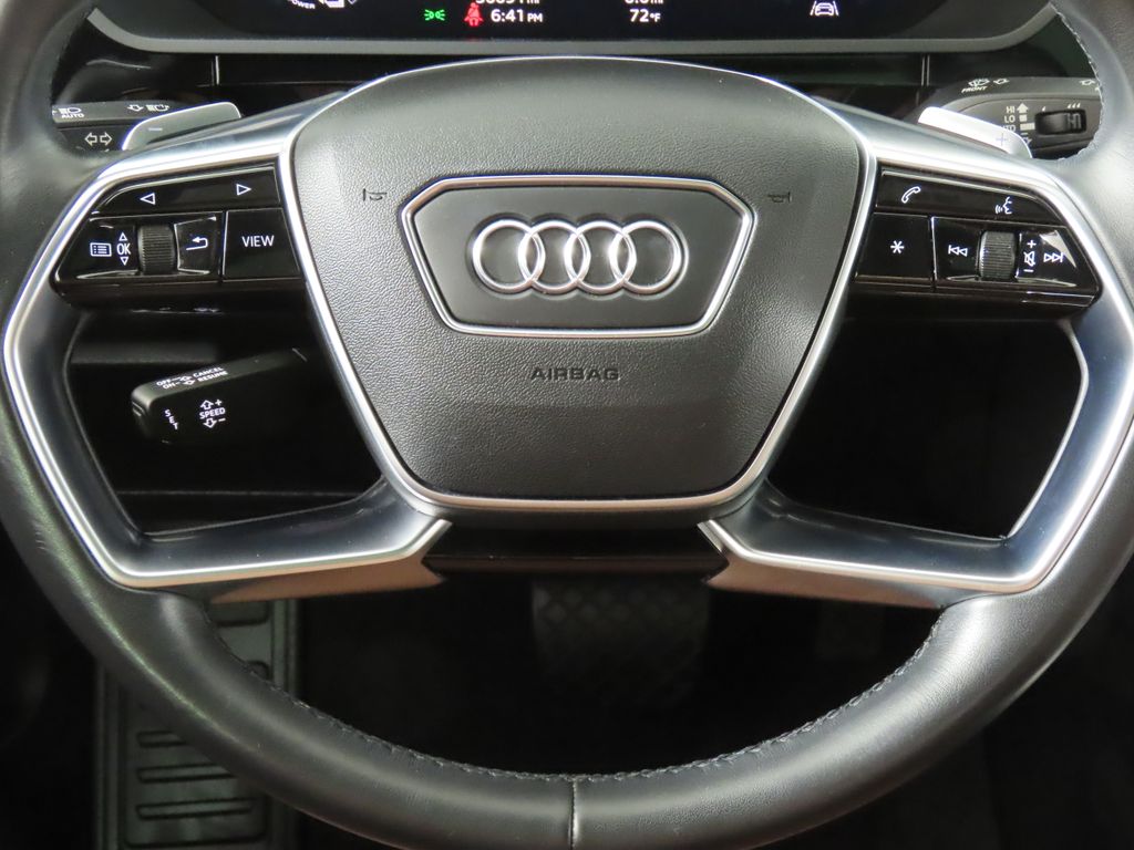 Thumbnail: 2022 Audi e-tron - 15