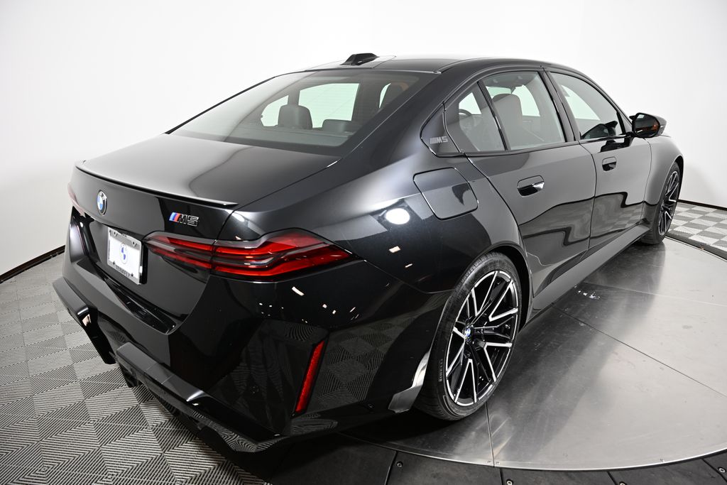 Thumbnail: 2026 BMW M5 - 5