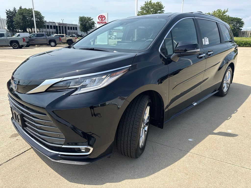 Used 2025 Toyota Sienna Van