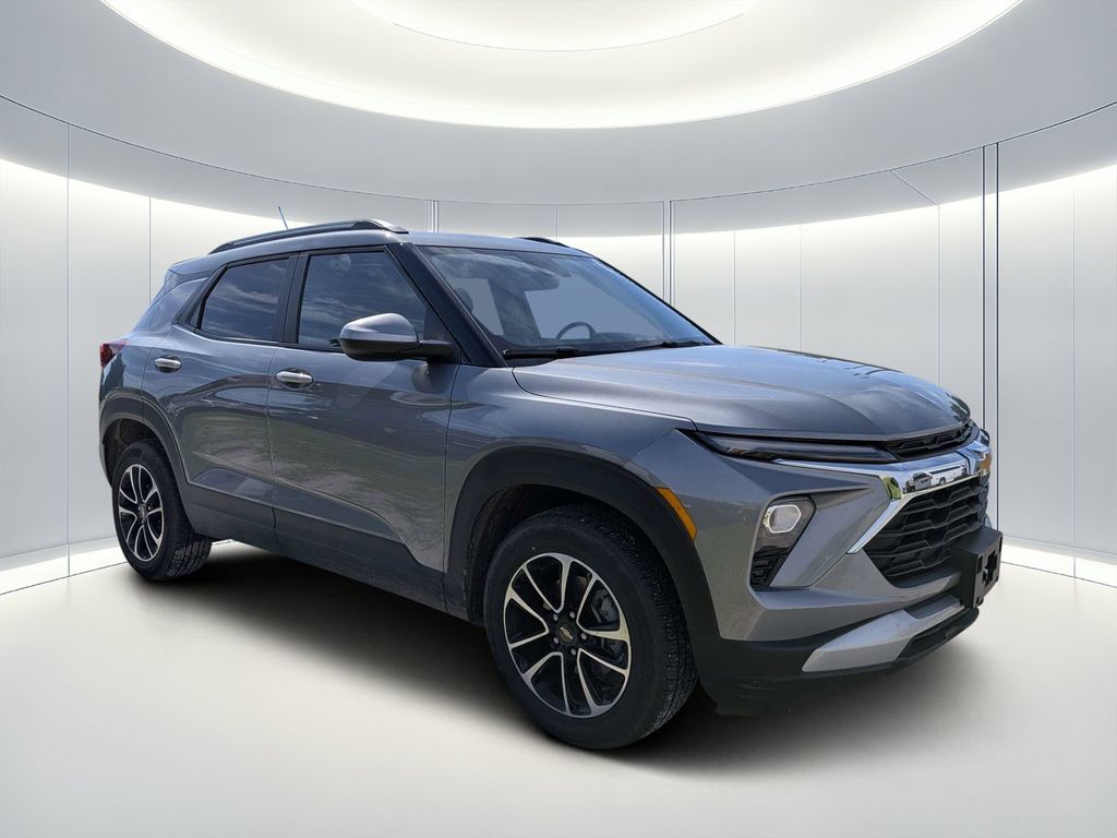 Sterling Gray Metallic 2025 Chevrolet Trailblazer SUV / Crossover Four-Wheel Drive 9-Speed Automatic