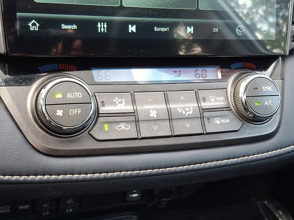 Thumbnail: 2014 Toyota RAV4 - 16