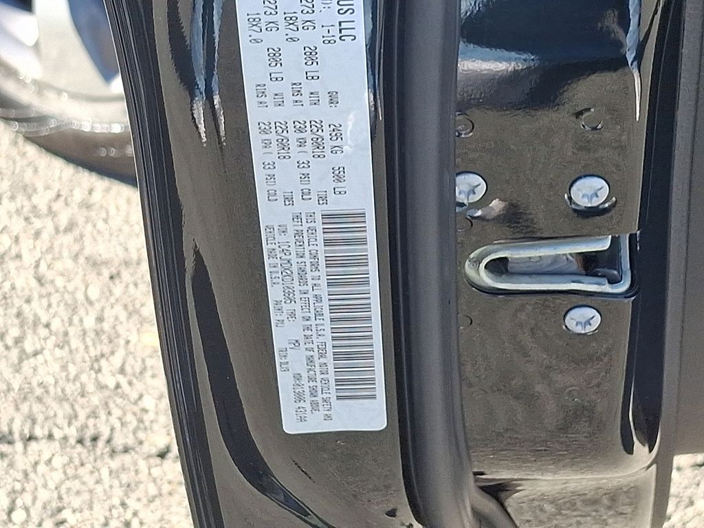 Thumbnail: 2019 Jeep Cherokee - 27