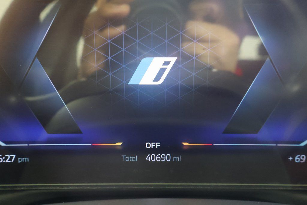 Thumbnail: 2023 BMW i4 - 17