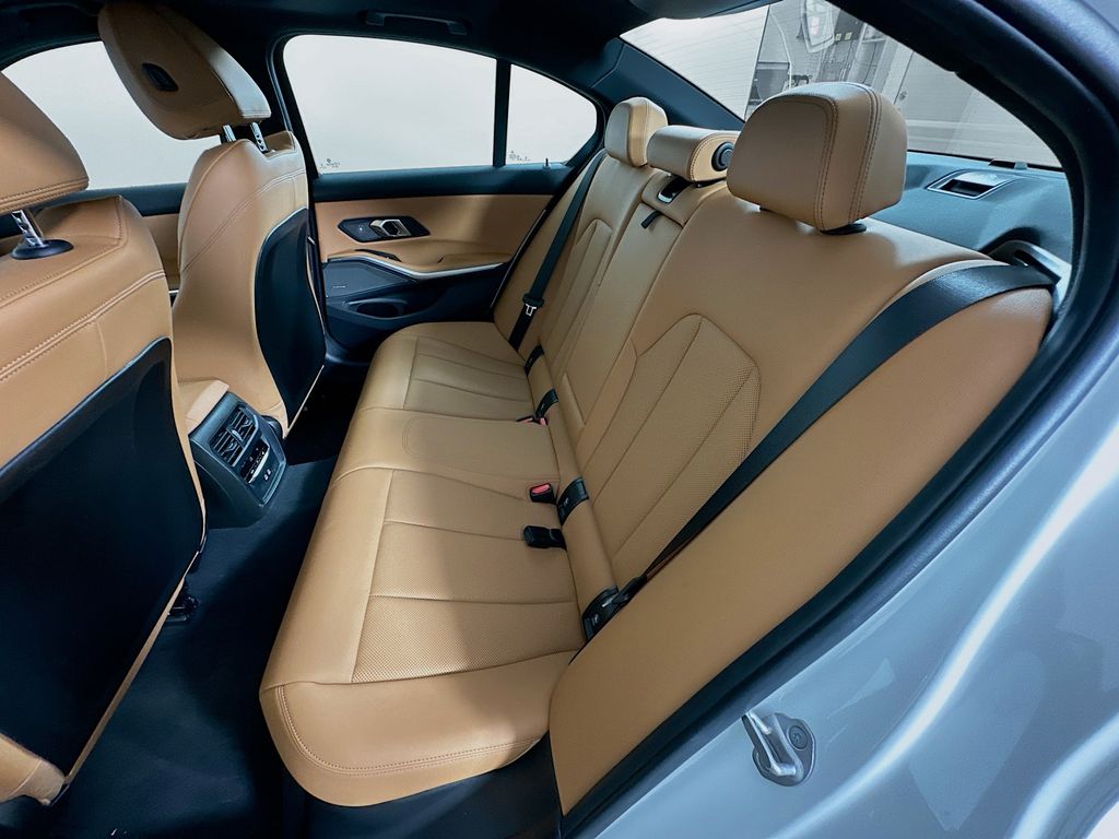 Thumbnail: 2024 BMW 3 Series - 24