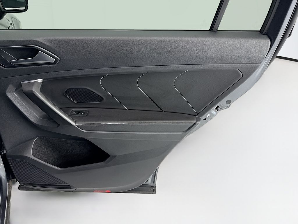 Thumbnail: 2023 Volkswagen Tiguan - 25