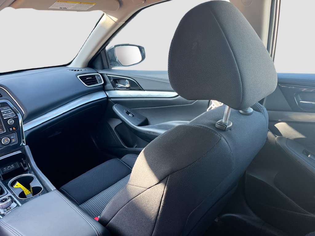 Used 2019 White Nissan 3.5 S image 21