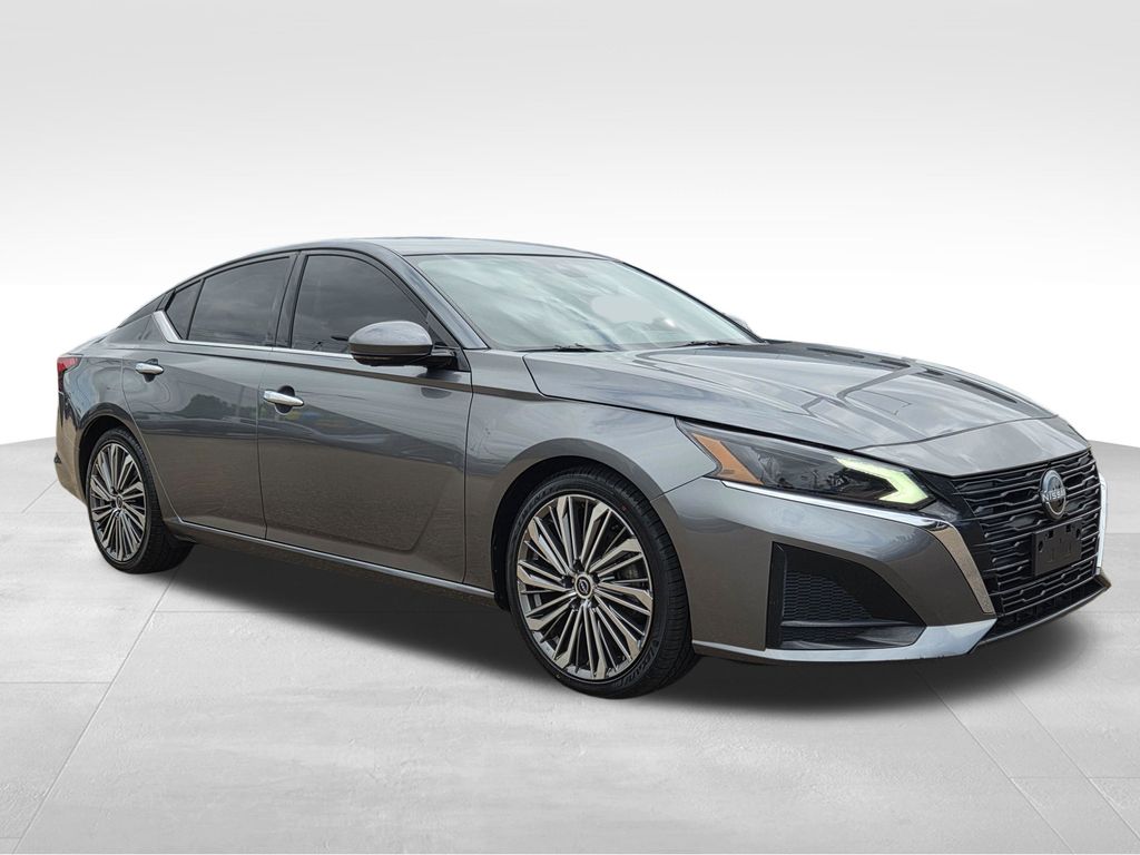 Used 2023 Nissan Altima Sedan