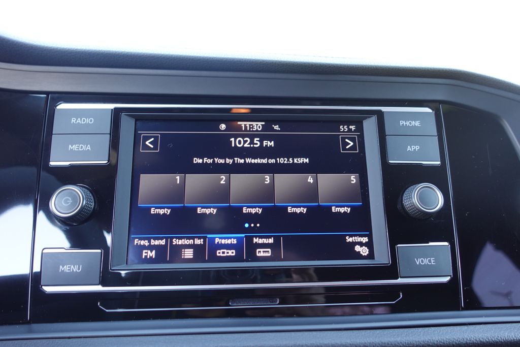 Used 2023 Silver Volkswagen 1.5T Sport image 17