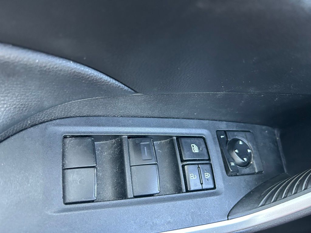 2022 Toyota RAV4 LE 24