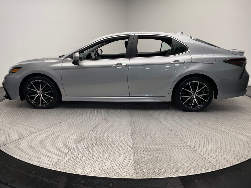 2022 Toyota Camry SE 8