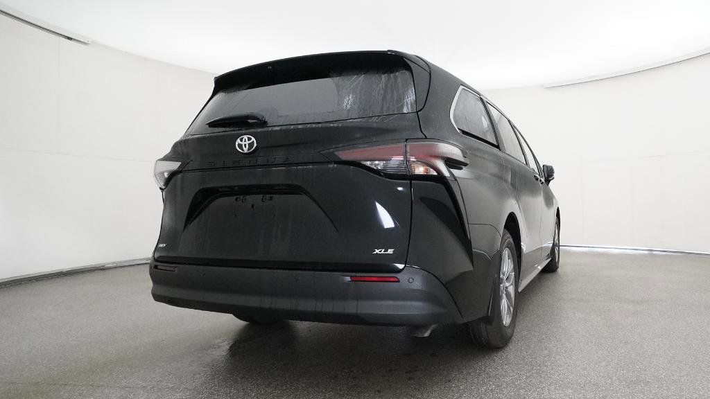 Thumbnail: 2026 Toyota Sienna - 30
