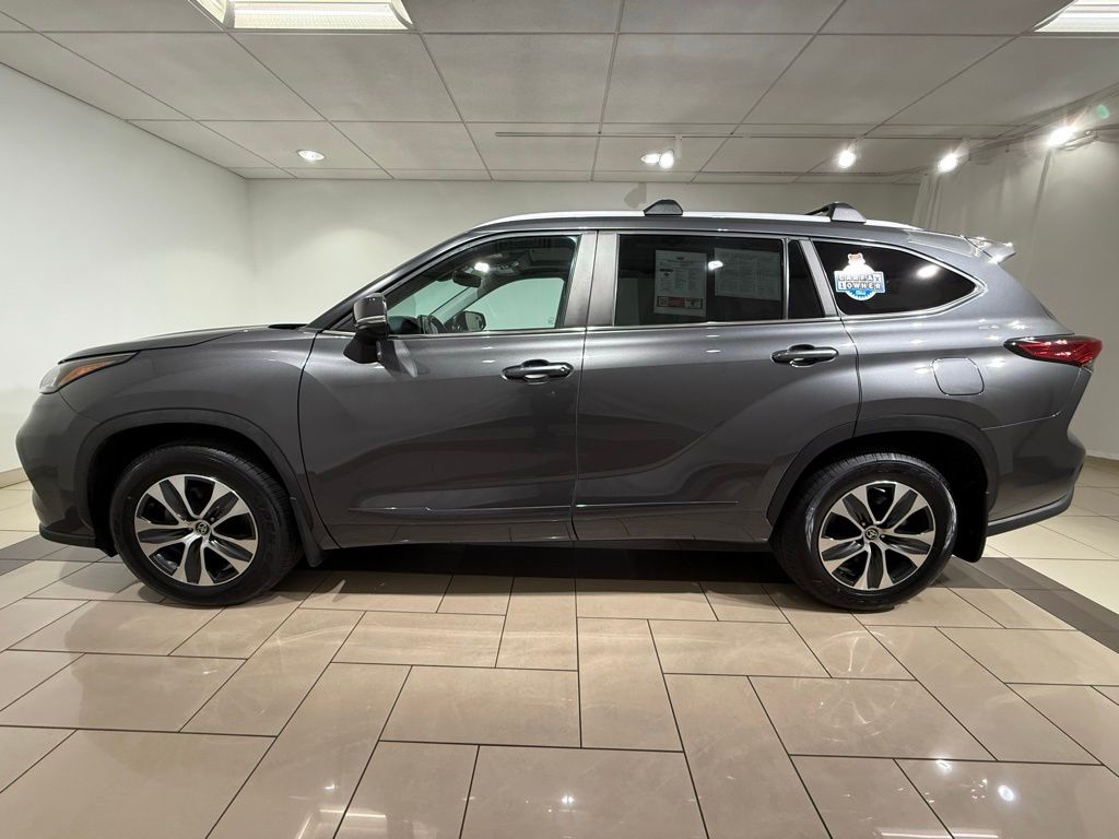 Thumbnail: 2023 Toyota Highlander - 2
